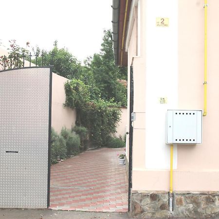 Yox Apartment 5 Oradea Εξωτερικό φωτογραφία