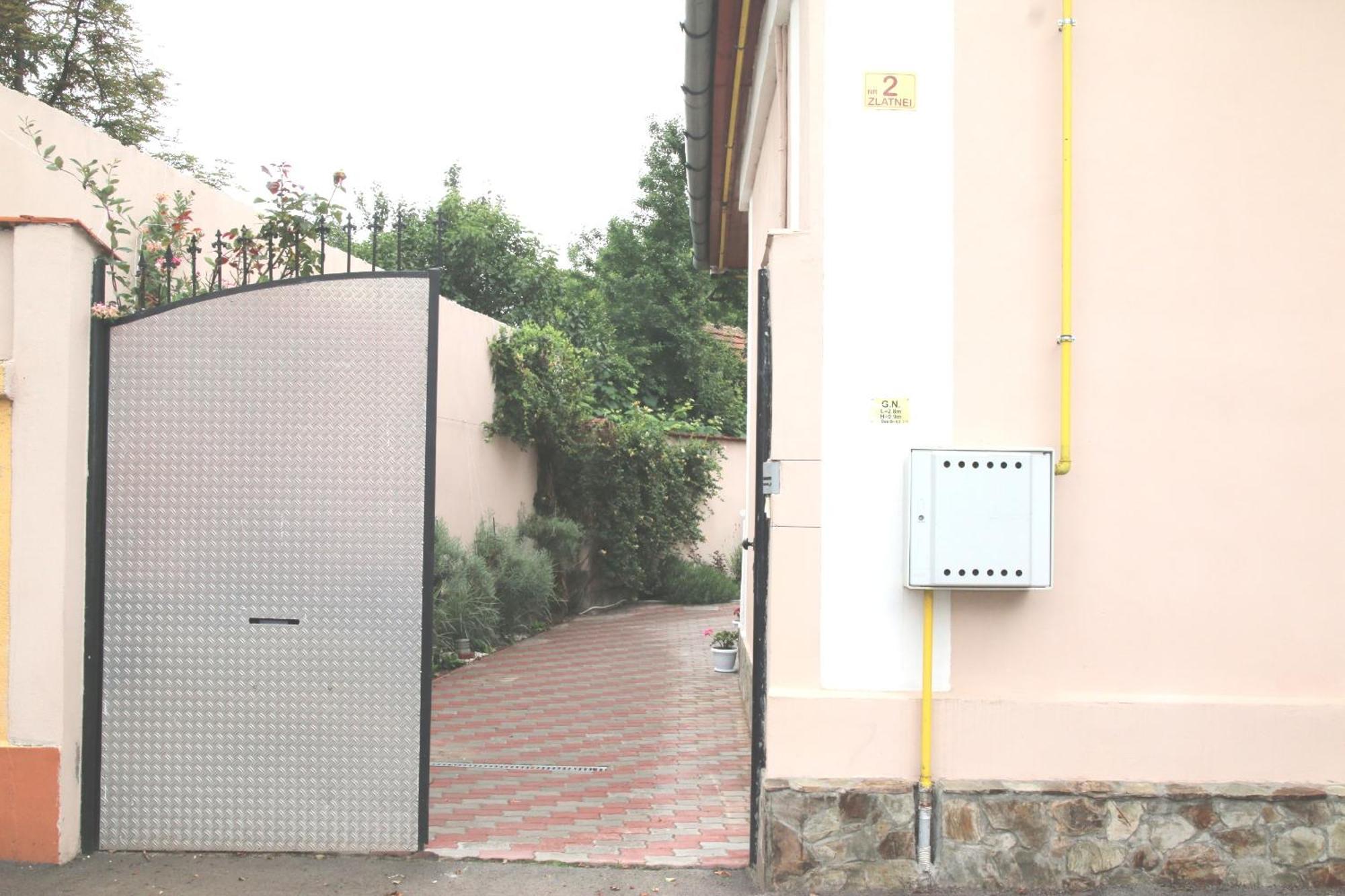Yox Apartment 5 Oradea Εξωτερικό φωτογραφία