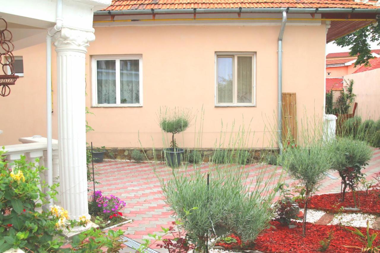 Yox Apartment 5 Oradea Εξωτερικό φωτογραφία
