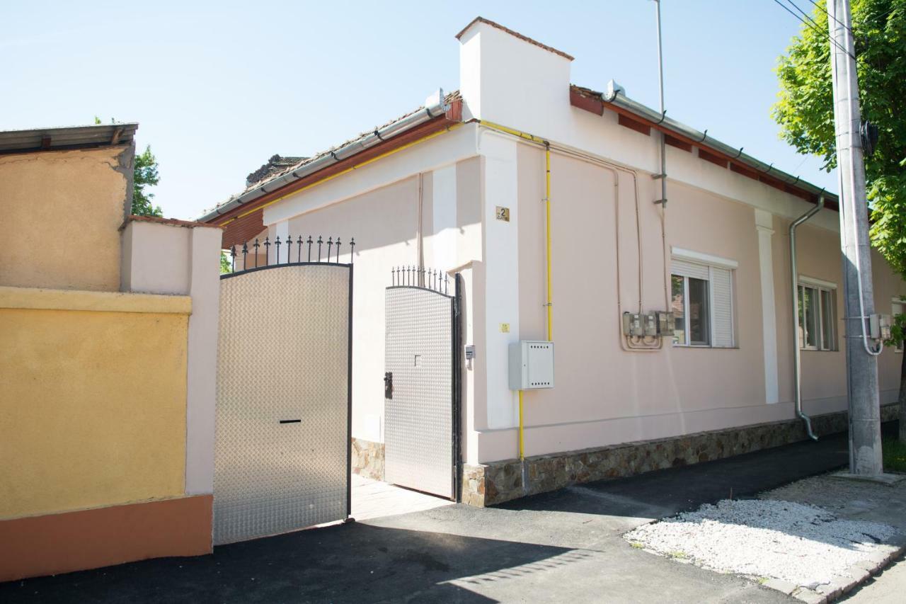 Yox Apartment 5 Oradea Εξωτερικό φωτογραφία